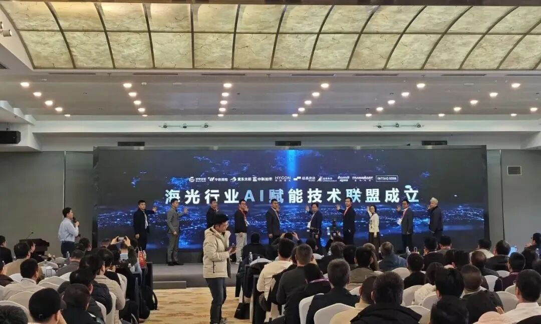 DolphinDB 亮相海光 2025 人工智能创新大会，成首批 AI 赋能技术联盟成员 - 墨天轮